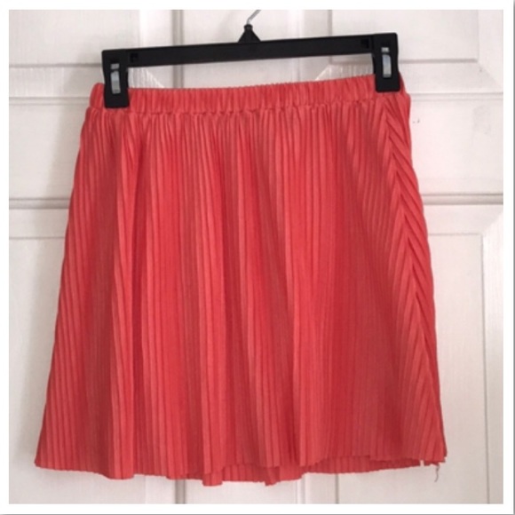 CORAL PLEATED MINI SKIRT - Picture 1 of 5